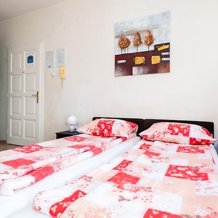 Momo'S Studio Apartment Суботица Экстерьер фото