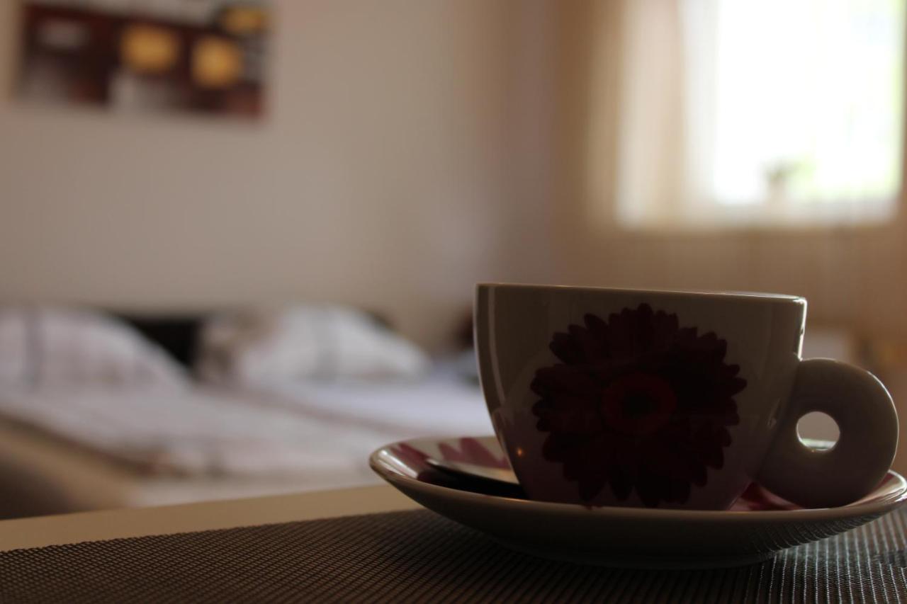 Momo'S Studio Apartment Суботица Экстерьер фото