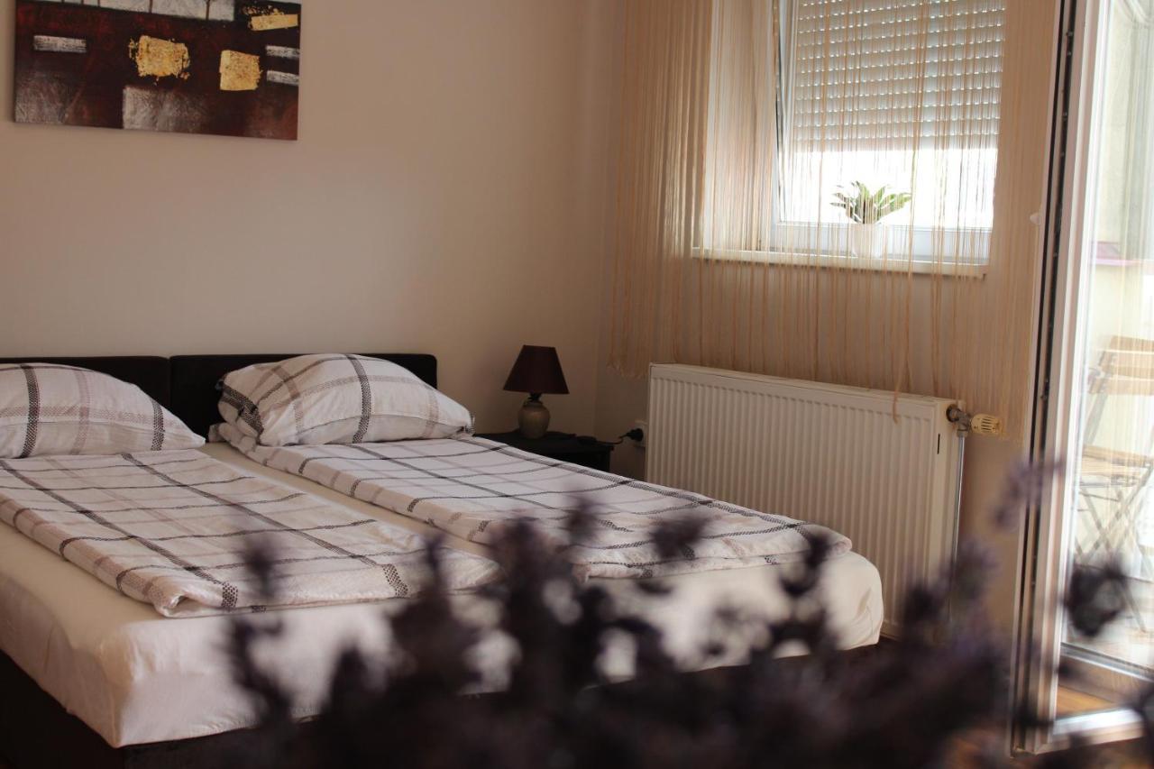 Momo'S Studio Apartment Суботица Экстерьер фото