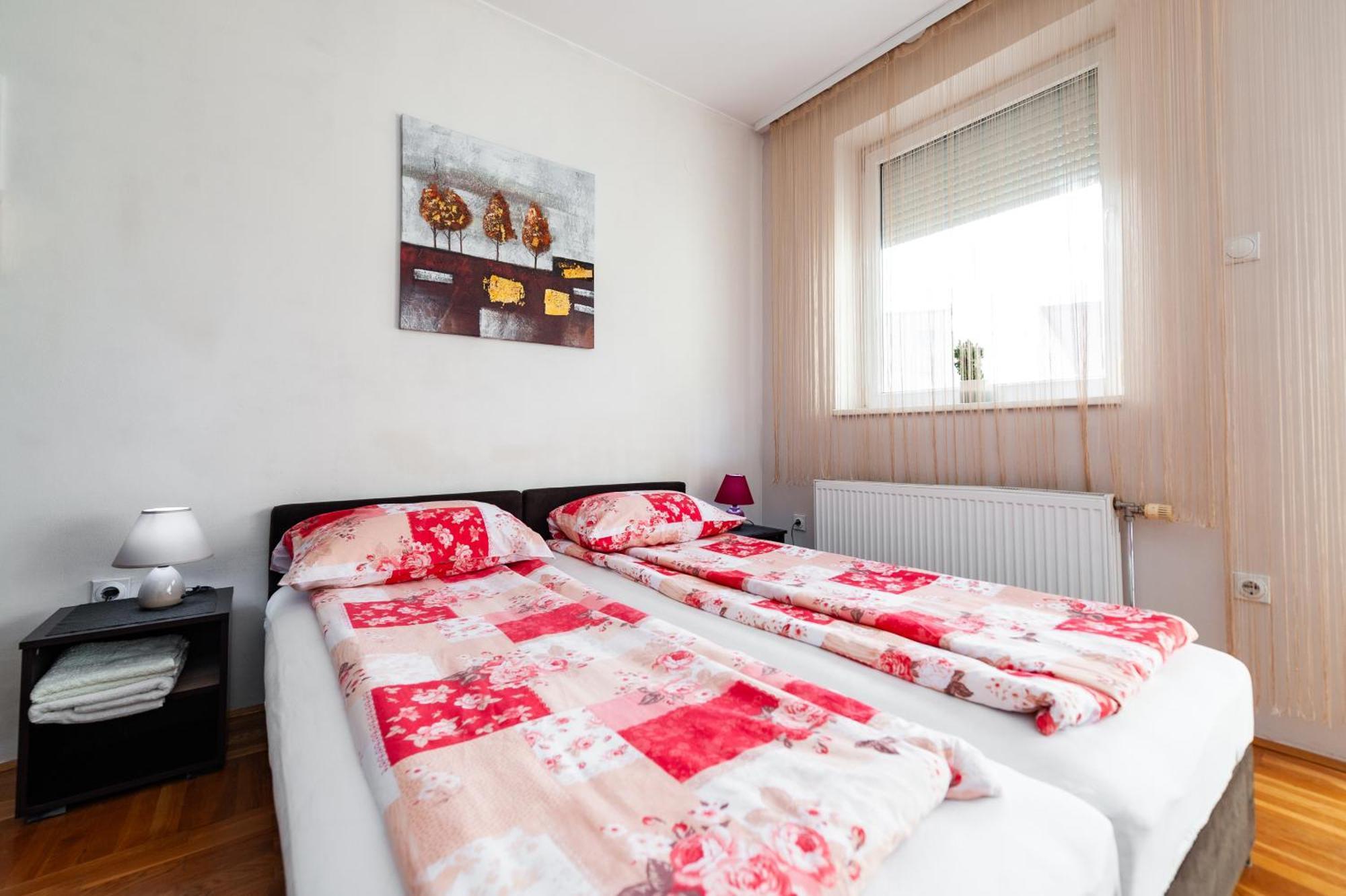 Momo'S Studio Apartment Суботица Экстерьер фото