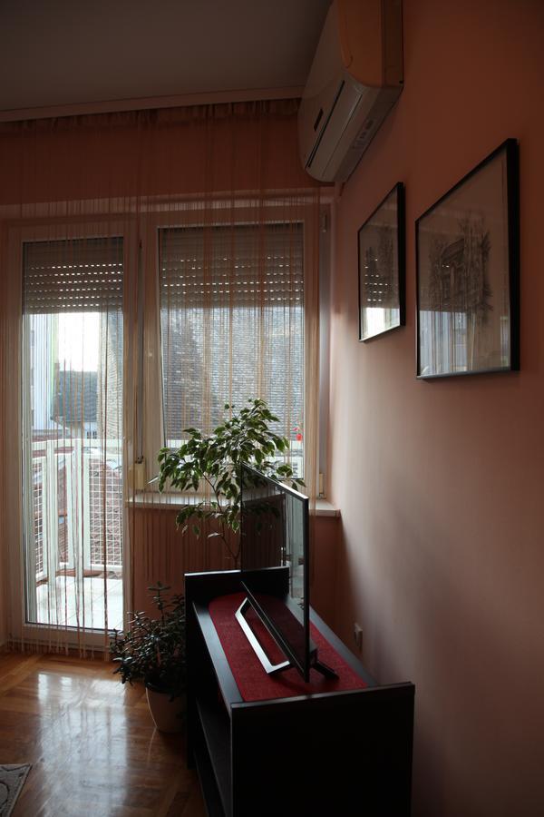 Momo'S Studio Apartment Суботица Экстерьер фото